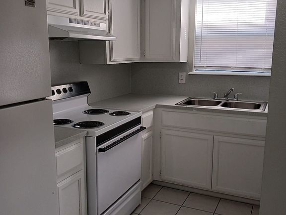 3rd image of 2202 W Elisa Ln #4