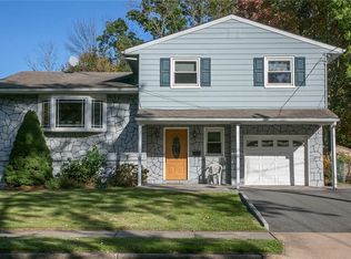26 Desser Pl, Metuchen, NJ 08840
