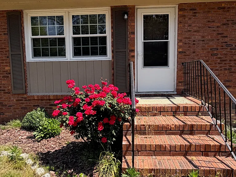 112 Longwood Ln #B — Photo 1