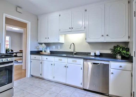 4th image of 432 Molino Ave