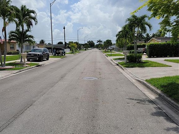 2nd image of 250 E 60th St