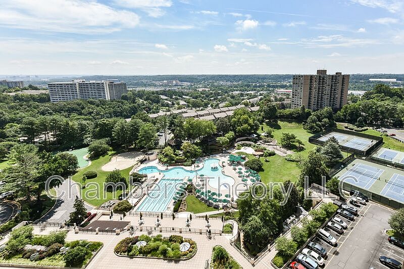 1st image of 205 Yoakum Pkwy Unit 1803