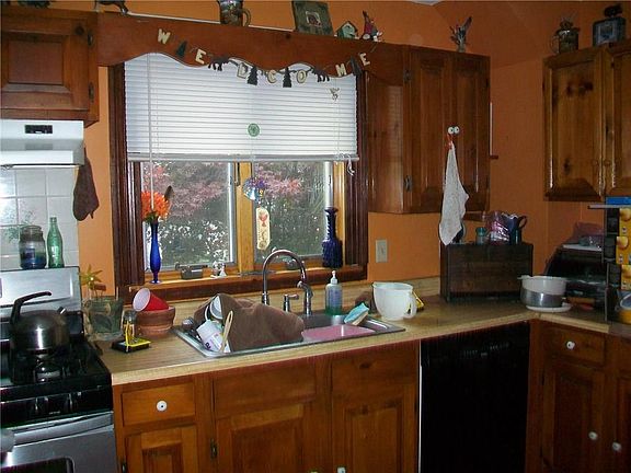 4th image of 10406 Maple Ave