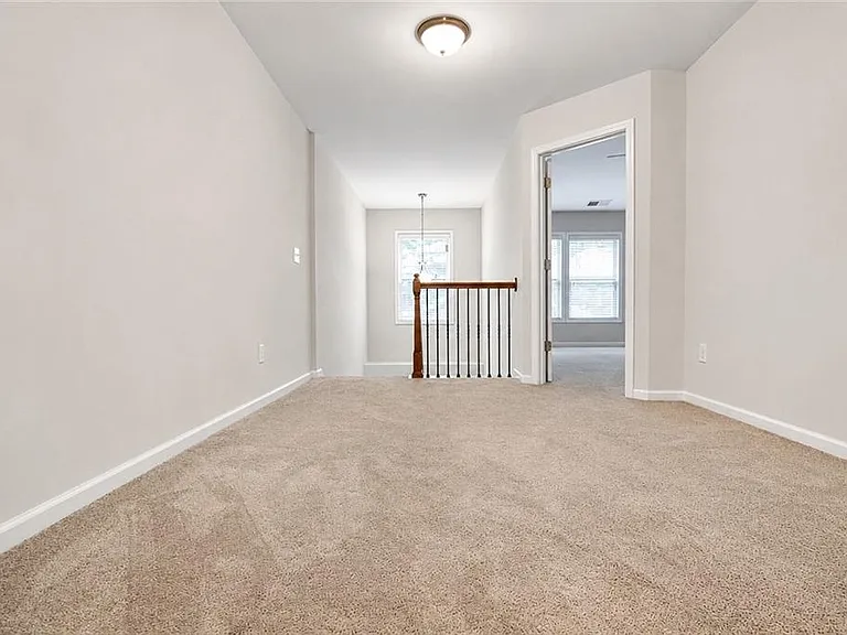 2132 Greencrest Cir — Photo 15
