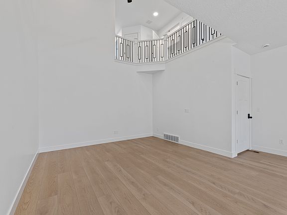 5th image of 1475 W Skyline Dr #906