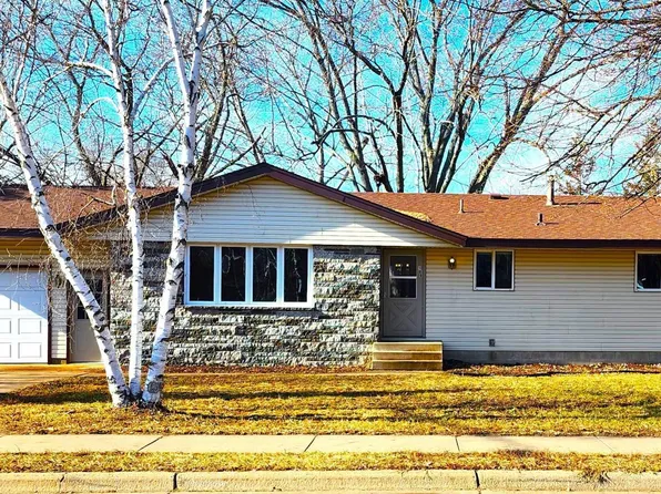 109 5th Ave S, Isanti, MN 55040