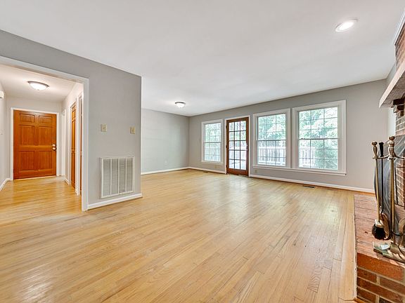2nd image of 5004 Dresden Dr