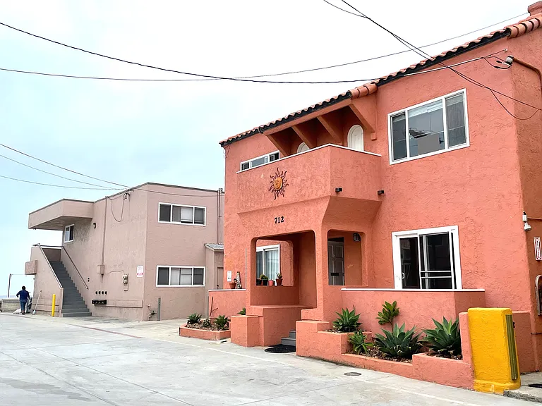712 Santa Rita Pl #D — Photo 2