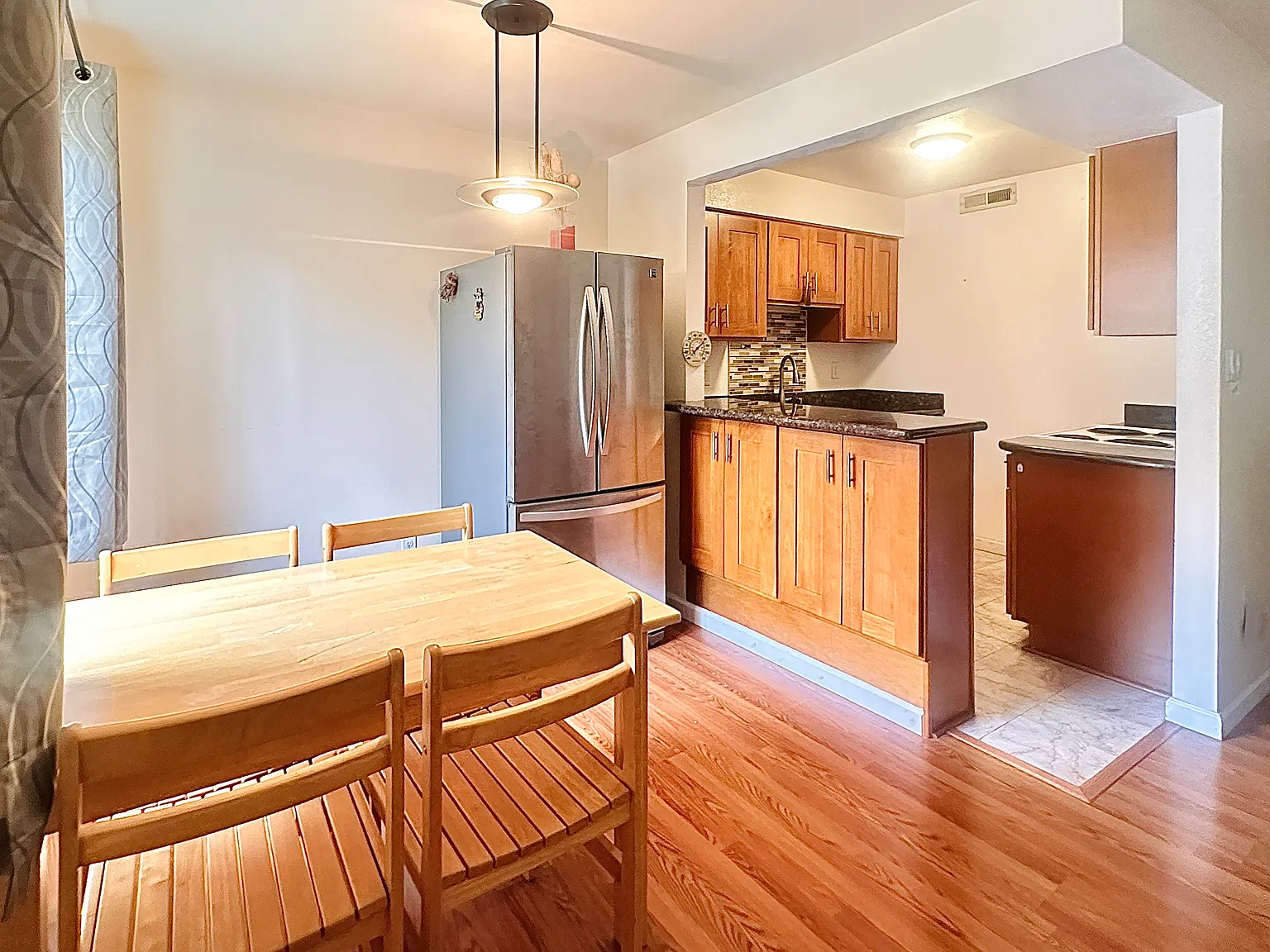 2 bed, 923 sqft, $2,200 — Photo 3