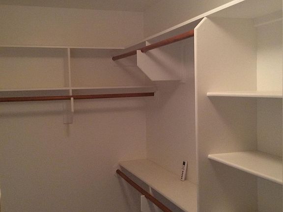 2nd image of 3822 Dresden Ln