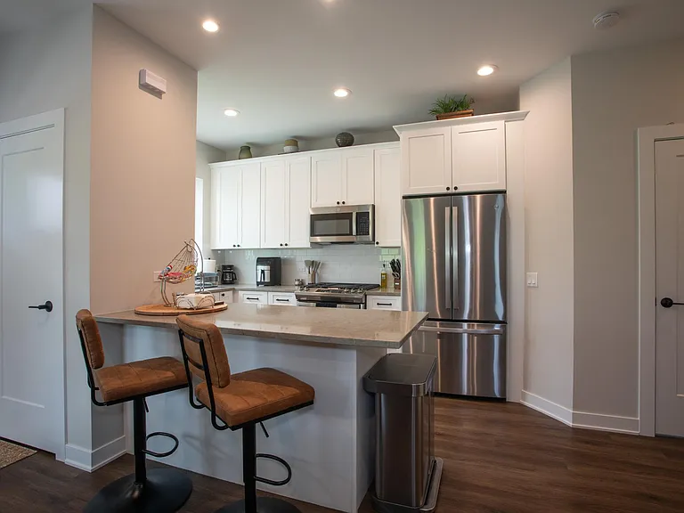635 E 4th Ave — Photo 23