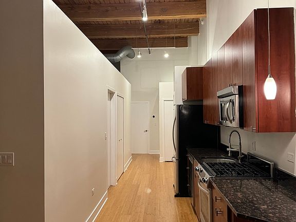3rd image of 2303 S Michigan Ave APT 205