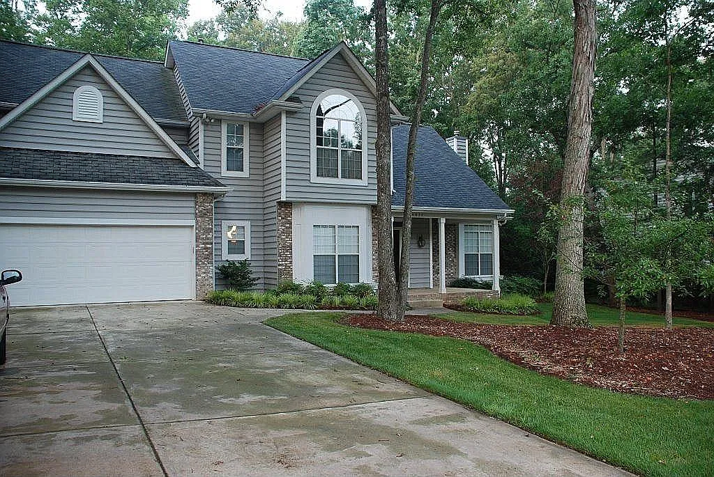 4834 Derbyshire Dr — Photo 2