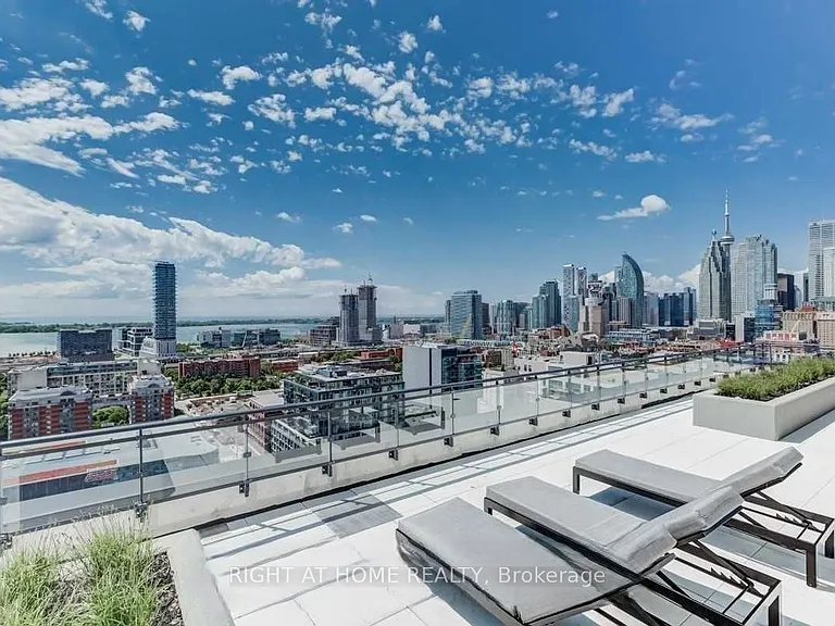 460 Adelaide St E #1123 — Photo 28