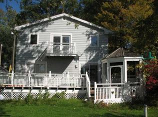 486 Lakeview Dr, White Lake, MI 48386