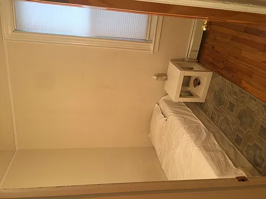 Rented by Amorelli Realty | media 9
