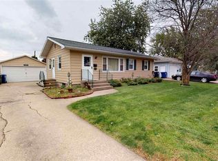 1129 Galbraith Dr, Clinton, IA 52732