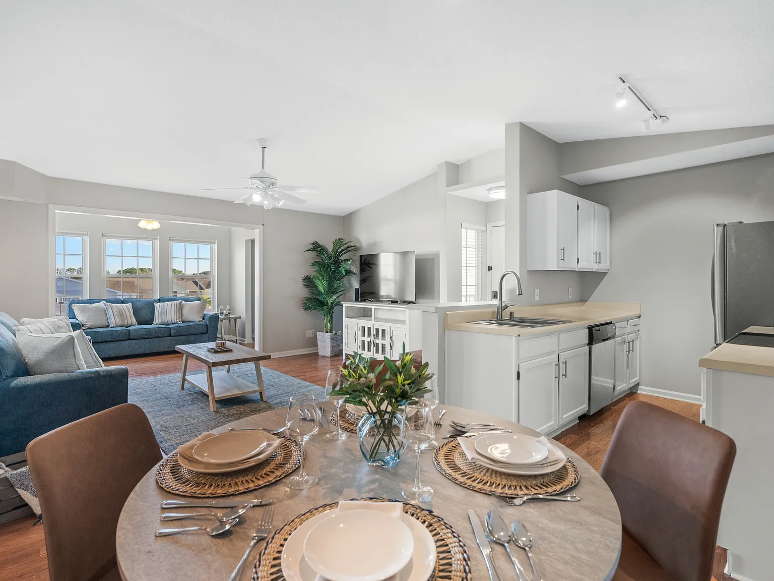 2 bed, 1100 sqft, $1,470 — Photo 4