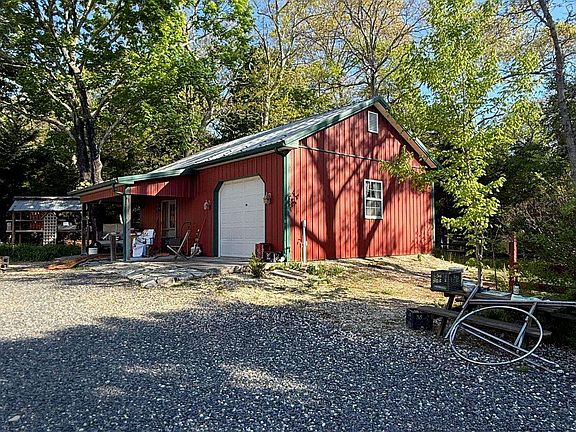 3rd image of 313 New York Rd