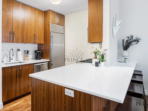 5th image of 88 Greenwich St APT 616