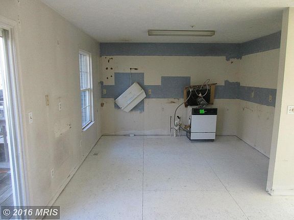 3rd image of 631 Island Creek Ct