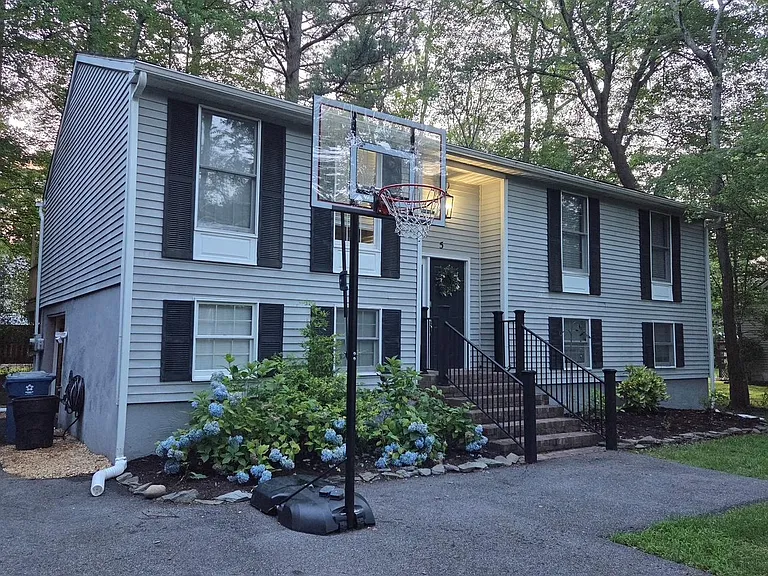 5 Bearberry Rd — Photo 1