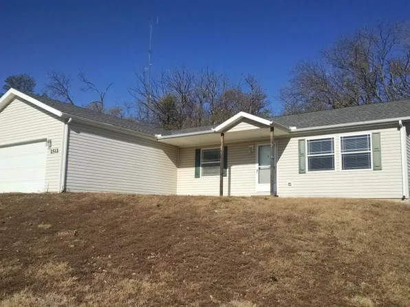 2504 Valley Dr, Junction City, KS 66441