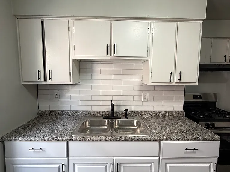 929 Thornhill Dr #1 — Photo 8
