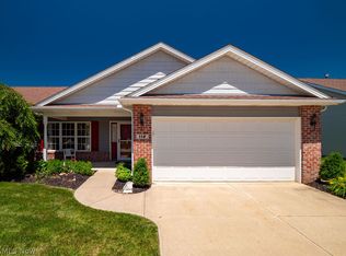 112 Newport Ct, Elyria, OH 44035