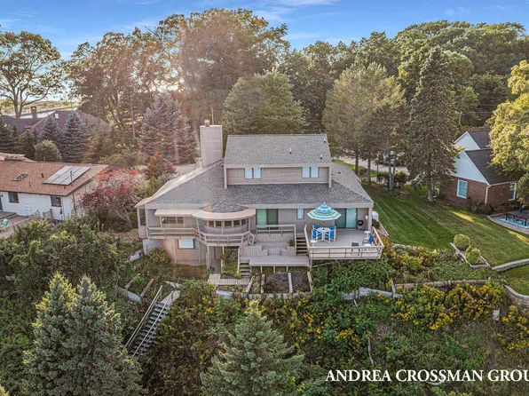 6250 Indian Point Rd, Montague, MI 49437