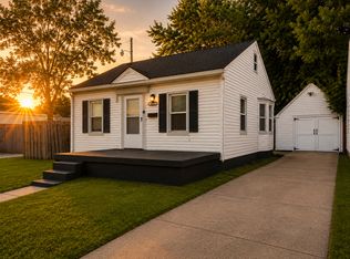 18533 Kenosha St, Harper Woods, MI 48225