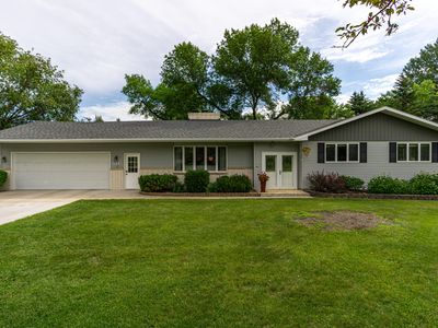 811 Oakfield Ave, Grand Forks, ND, 58201