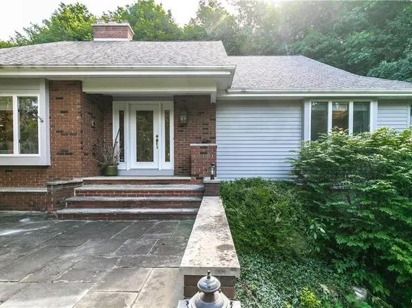 6205 Turnwood Dr, Jamesville, NY 13078