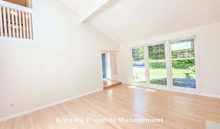 11204 NE 58th Pl — Photo 6