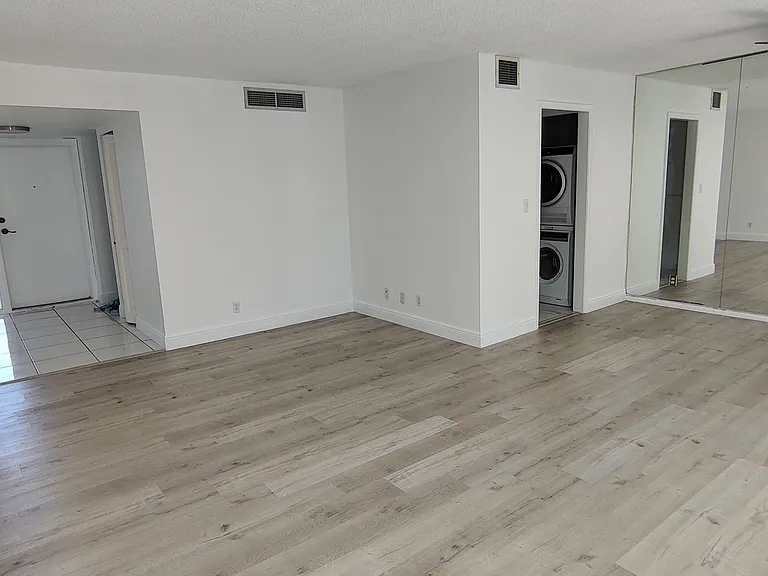 3200 Bridgewood Dr — Photo 5