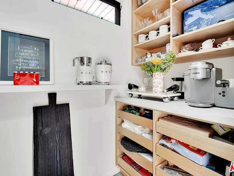 8967 Wonderland Park Ave — Photo 16