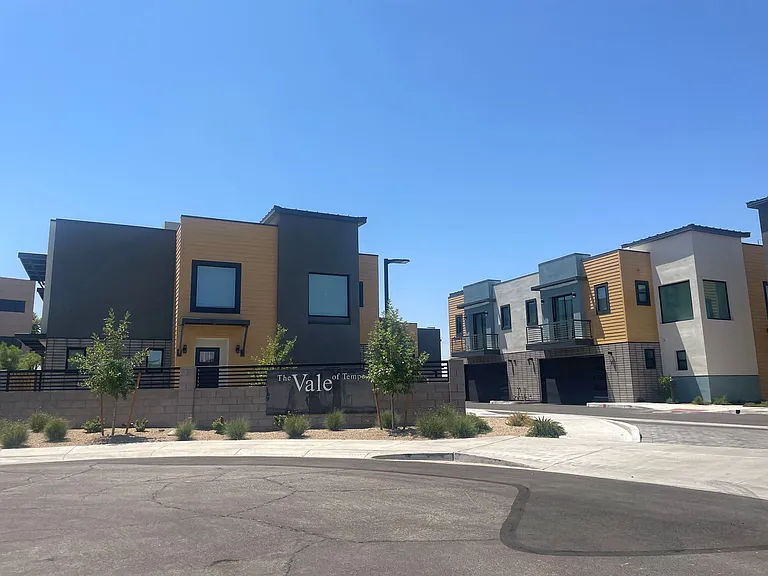 55 W Thomas Ln — Photo 2