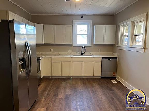 5th image of 803 Ellinwood St