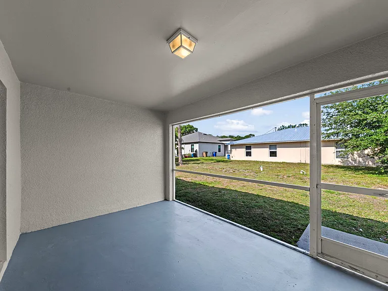 Rear screened lanai