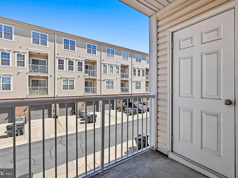 43487 Town Gate Sq — Photo 44
