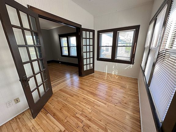 5th image of 1081 13th Ave SE #1