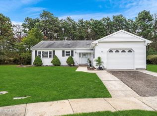 10 Bakoua Ct, Toms River, NJ 08757
