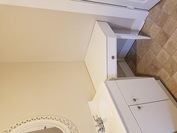 4th image of 430 E 33rd St #2