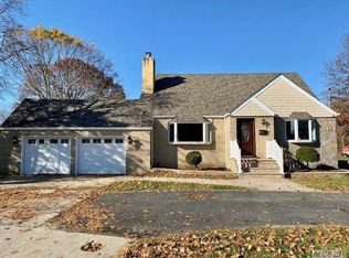 34 Udall Rd, West Islip, NY 11795
