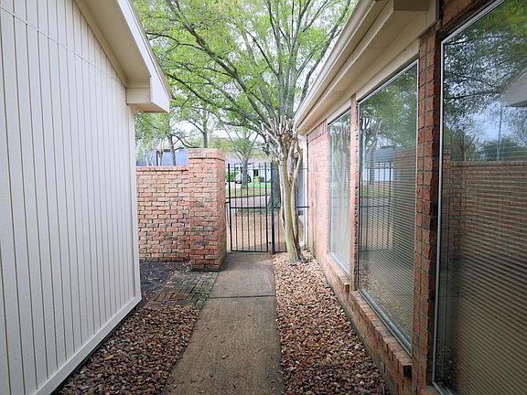 3rd image of 4005 Heathersage Dr