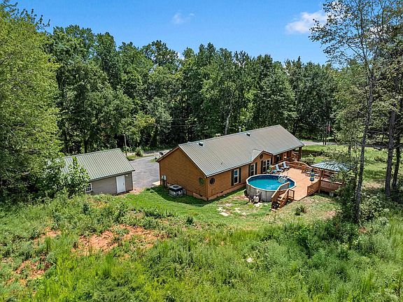12th image of 995 Foster Rd