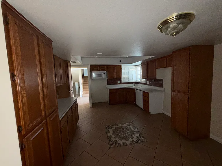 6752 W Colter St — Photo 11