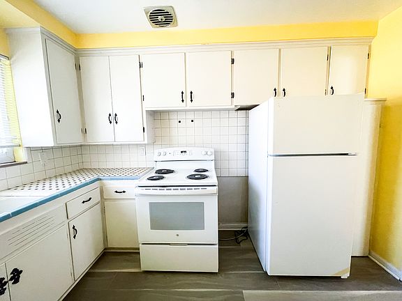 2nd image of 326 Catalpa Dr