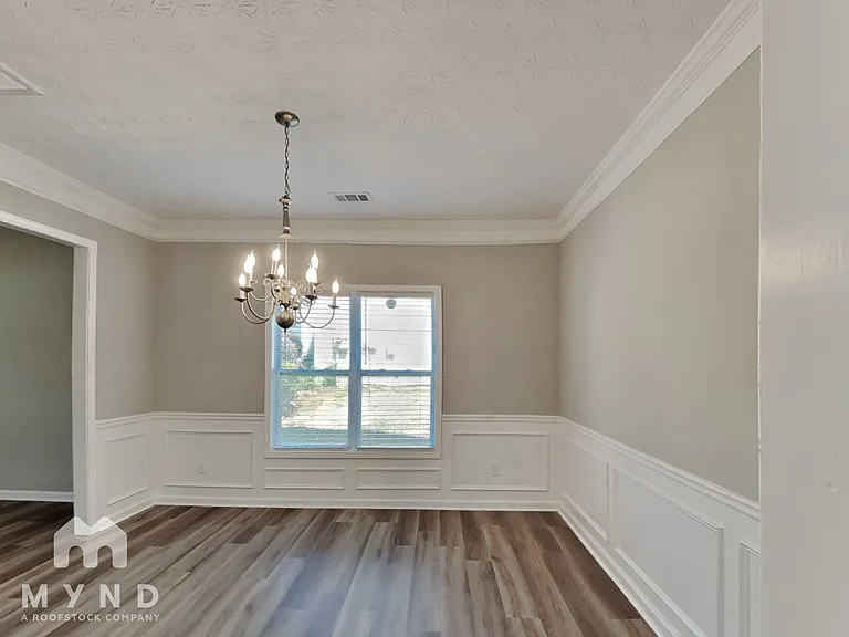 2250 Village Green Dr — Photo 9