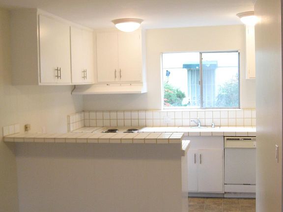 3rd image of 122 Tennyson Ave